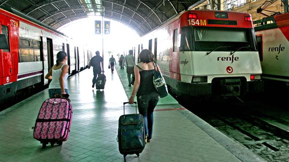 Zona de trenes de cercanías en la estación del Norte de Valencia.