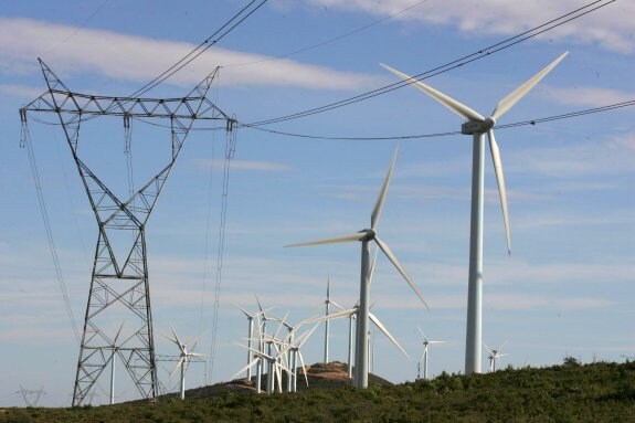 Molinos de viento en el parque eólico de Buñol. :: jesús signes