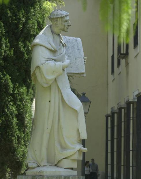 Escultura del Padre Jofré en los jardines del antiguo Hospital. 