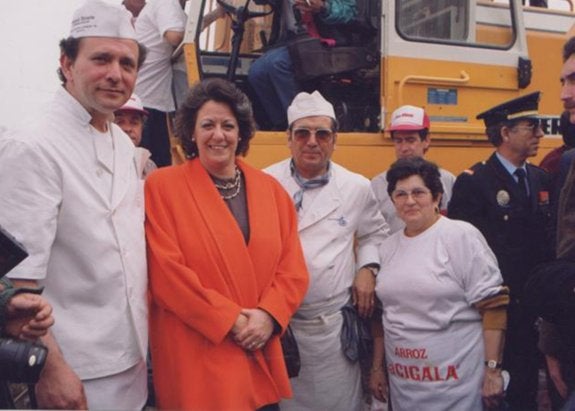 Manuel Velarte,  Rita Barberá y Antonio Galbis (con gafas de sol) en el récord de 1992.