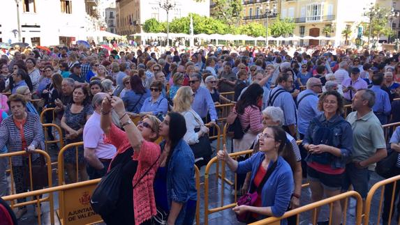 El Besamanos congrega a miles de personas cada año.