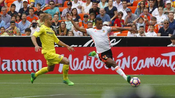 Nani junto a Soldado durante el último partido de liga