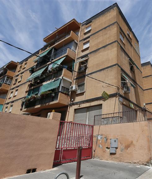 Muere el niño de dos años que cayó de un balcón en un cuarto piso en Alicante