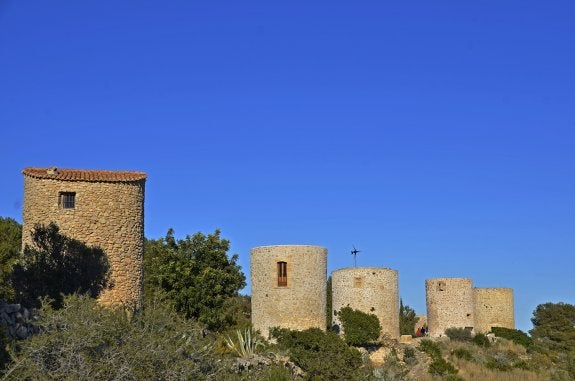 Un grupo de molinos de viento de la Plana de Sant Jeroni de Xàbia. :: LP
