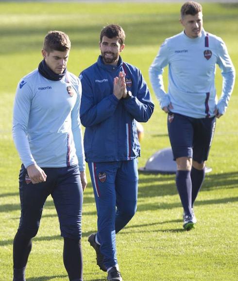 Raúl Fernández durante un entrenamiento del Levante UD