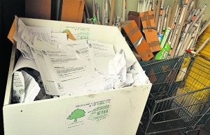 Hallan un contenedor con informes judiciales de menores en Alicante