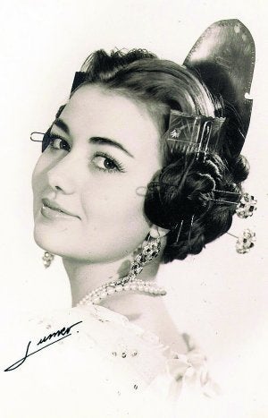 María Isabel Colomer Boquet, la fallera mayor de 1960. ::
LUMER
