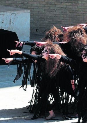 Una representación en el Teatro Romano de Sagunto. ::
PACO BONO