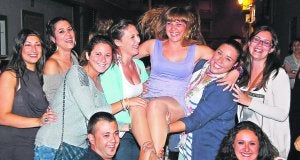 Laura Mena Llorca y Paula Bertomeu Pérez, elegidas falleras mayores de Dénia para 2011