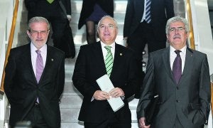 Los rectores Esteban Morcillo y Juan Juliá, y el coordinador del CSIC, José Pío Beltrán. ::
EFE