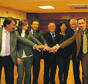 Los sanitarios se alían y rinden tributo a los profesionales más destacados