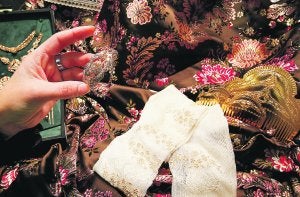 Tonos oscuros y oro rosa, lo nuevo para 2011