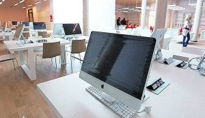 Biblioteca y Mediateca. Se especializará en diseño gráfico, fotografía y arte. Está dotada de 39 iMac.