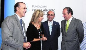 El presidente del puerto de Alicante, Miguel Campoy, la alcaldesa, Sonia Castedo, Agustín Palao,  y el presidente del PP provincial, José Joaquín Ripoll. ::                             ÁLEX DOMÍNGUEZ