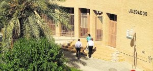 Los jugados de Gandia padecen desde hace meses la falta de material de oficina por los impagos del Consell. ::
J.RIBES