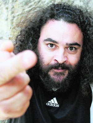 Miguel Ángel Rodríguez 'El Sevilla', ayer, en la plaza del Ayuntamiento de Alicante. ::
DANI MADRIGAL