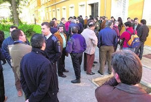 Aspirantes en una oposición a la Policía Local. ::                             J. SIGNES