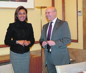 La consellera Lola Johnson y el ministro José Ignacio Wert, ayer en el Ministerio. / LP