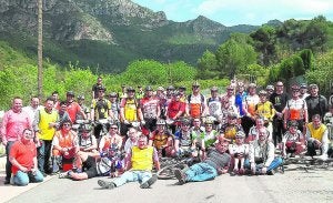 Los ciclistas participantes en la Ruta dels Monestirs. ::
LP