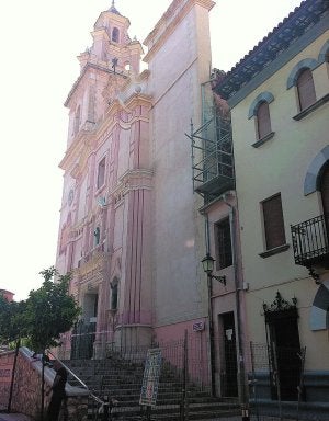 La iglesia de Sant Pere de Tavernes repara la cubierta para evitar su desplome