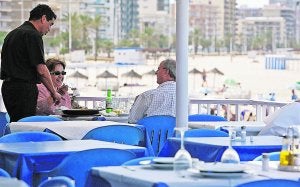 El PSPV pide a Gandia que no cobre impuestos a los locales de la playa