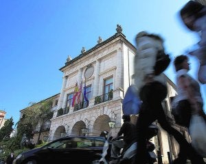Fachada del ayuntamiento de Gandia. ::
JUANTXO RIBES
