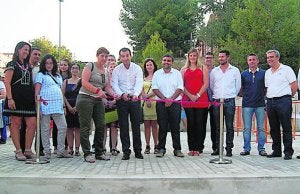 Las autoridades inauguran el Parc del Cantalot. ::
LP