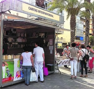 La Feria del Libro de Cáritas en Tavernes. ::
LP