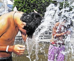 La masa de aire sahariano empuja el termómetro hasta los 44 grados