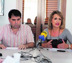 Esteban Cobos, secretario general de CEDMA y Sonja Dietz, presidenta del empresariado. ::
TINO CALVO