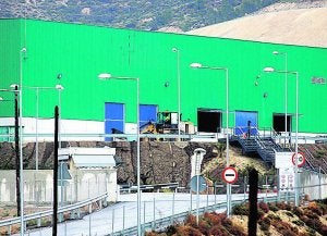 Los ayuntamientos subirán la tasa de la basura 10 euros más el IVA en 2013