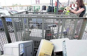 Los usuarios de ecoparques deberán mostrar el recibo de la basura para dejar sus enseres