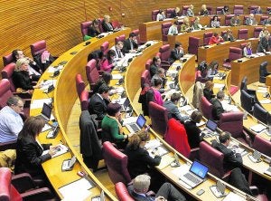 Vista parcial del hemiciclo de Les Corts Valencianes. / J. Monzó