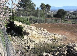 Dos hombres derriban una ermita protegida del siglo XVI en Benigànim