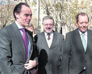 Sanidad busca con los cónsules solución para 16.000 extranjeros sin recursos