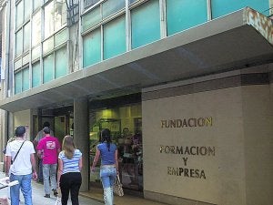Los constructores abandonan su sede al no poder pagar el alquiler
