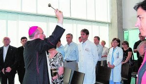 Sanidad debe el sueldo de año y medio a los curas de los hospitales