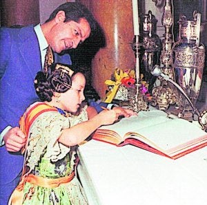 Las Fallas, cara y cruz de la relación con Valencia