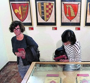 Más de 630 libros conforman la muestra. ::                             IRENE MARSILLA