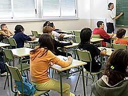 El gasto por alumno en la escuela pública valenciana es el tercero más bajo de España