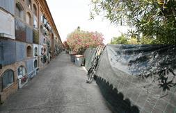 Lateral de una de las fosas comunes del Cementerio General de Valencia, situada en la sección séptima derecha, en la que fueron enterrados represaliados por el régimen franquista entre 1939 y 1945 según denunció el Fòrum per la Memòria.