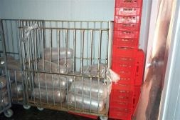 Carne decomisada por la Policía Local en el interior del almacén clandestino en el que se encontraba.