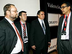 El director de LAS PROVINCIAS, Pedro Ortiz, el socio de PwC para la Comunitat, Rafael Sanmartín, el presidente de Ros Casares, Francisco Ros García, junto a Ghemawat.
