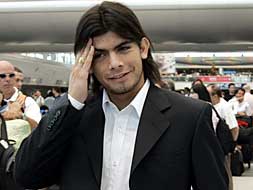 Éver Banega, vestido de calle.