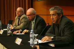 La conferencia reunió a cinco expertos de campos muy diferentes.