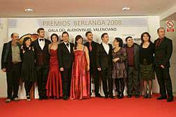 El 'photocall' de la gala permitió ver a numerosos rostros populares de la pequeña pantalla, entre ellos buena parte de la nómina de actores de la serie valenciana 'L'Alqueria Blanca'.
