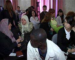 Asistentes al acto de presentación de la nueva casa de acogida para mujeres inmigrantes.
