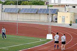 Placas solares instaladas en la pista de atletismo de Segorbe.