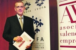 Carlos Roy, instantes antes de iniciar su intervención ante los empresarios valencianos. /JAVIER PEIRÓ