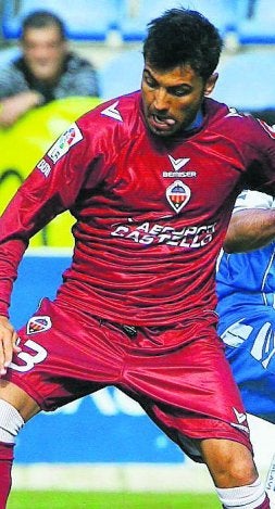 Mario Rosas celebra sus 120 partidos en el Castellón con su 16º gol como albinegro